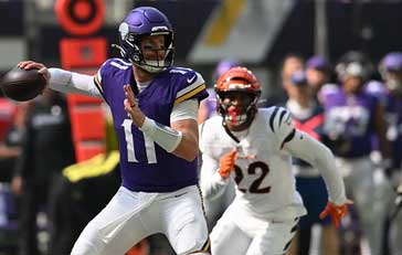 Carson Wentz Injury Update: Vikings QB Hurts Shoulder vs Brown