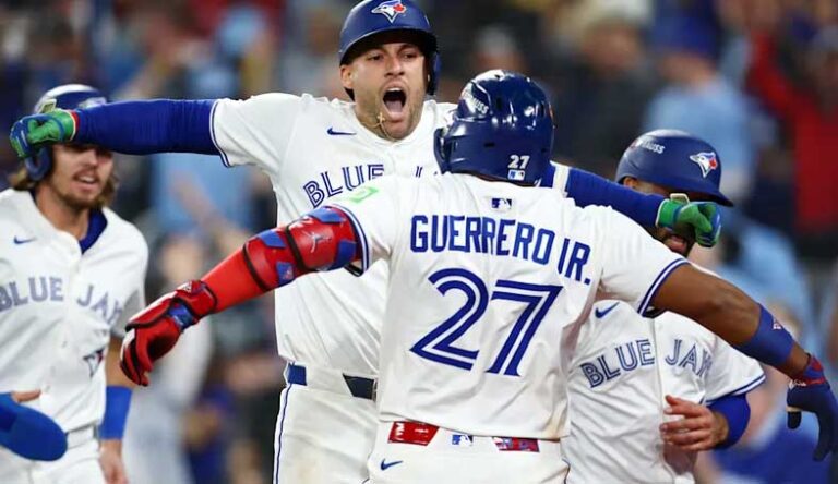 Blue Jays Make History: Toronto Advances to World Series with Thrilling 4-3 Win Over Mariners