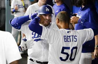 Dodgers’ Clayton Kershaw Shines in Extra Innings, Keeps Game Tied Against Blue Jays