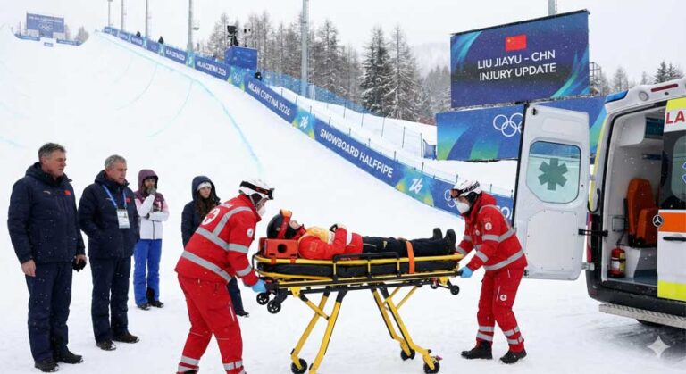 2026 winter olympics snowboarding halfpipe updates :Milan-Cortina Heartbreak – Chinese Medal Contender Liu Jiayu Taken Off on Stretcher